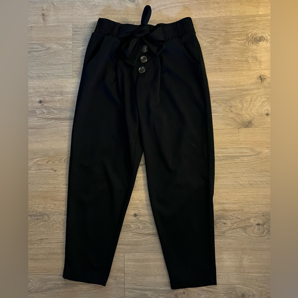Full Circle Trends black trousers with tie and buttons. Size medium